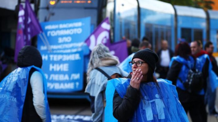 Служители на градския транспорт в София излизат на протест