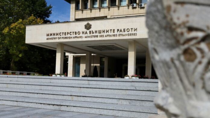 Служители на МВнР подготвят стачка