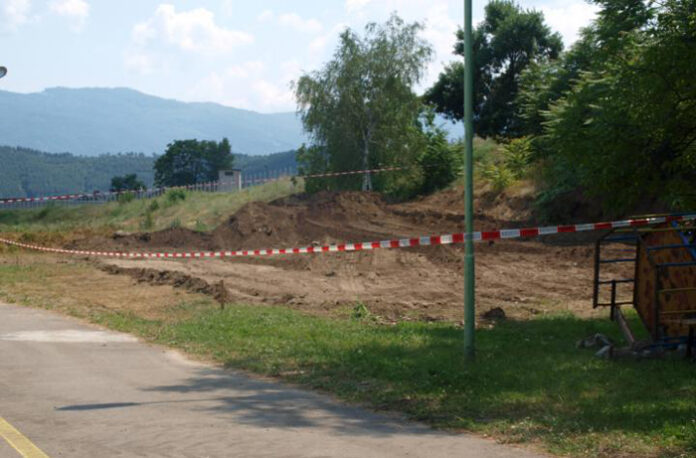 Снаряд от войната откриха в парка в Симитли