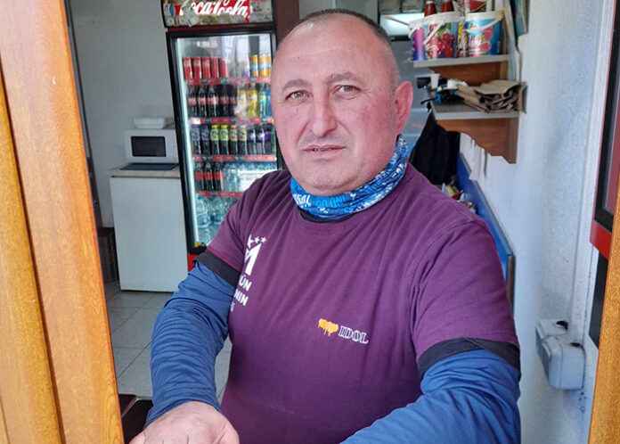 Собственик на дюнерджийница в Банско помага на сираци