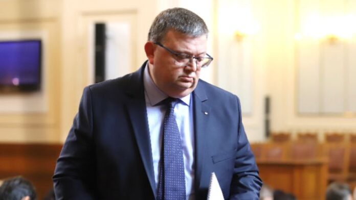 Сотир Цацаров е депозирал оставката си в НС