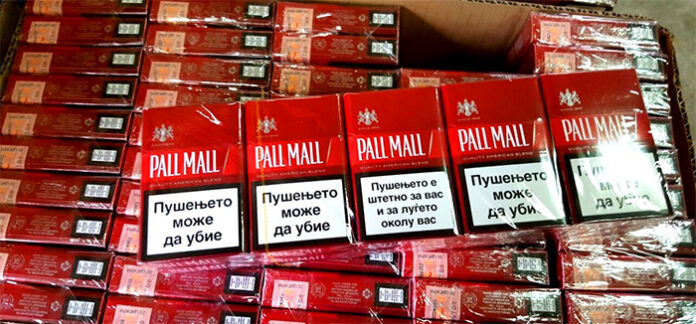 Спипаха дупничанка с нарязан тютюн и контрабандни цигари