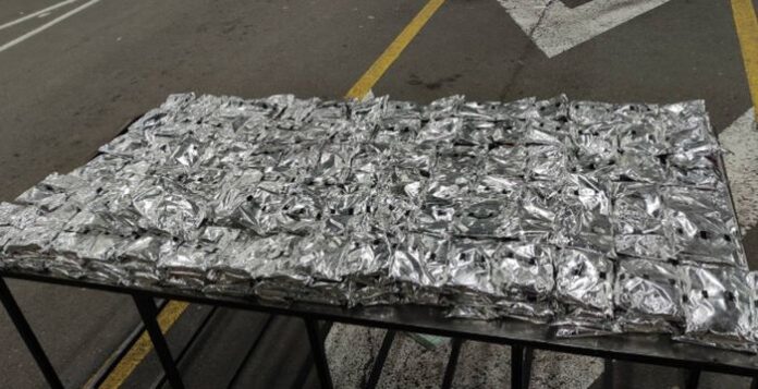 Спипаха семейство с контрабанден тютюн за наргиле за над 53 хил. лв.