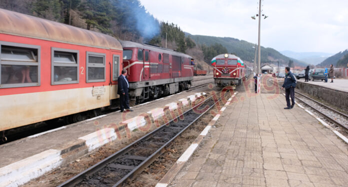 Спират движението на теснолинейката днес