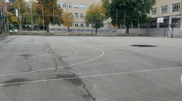 Спортната площадка в ПМГ - Гоце Делчев