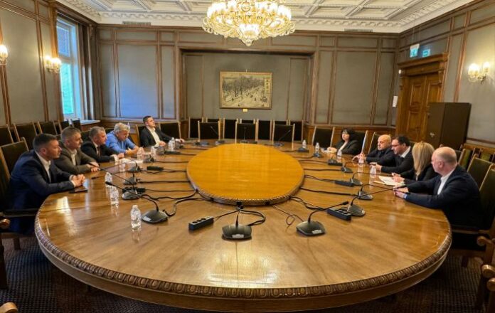 Сред срещата на ГЕРБ и БСП: Двете формации не искат избори