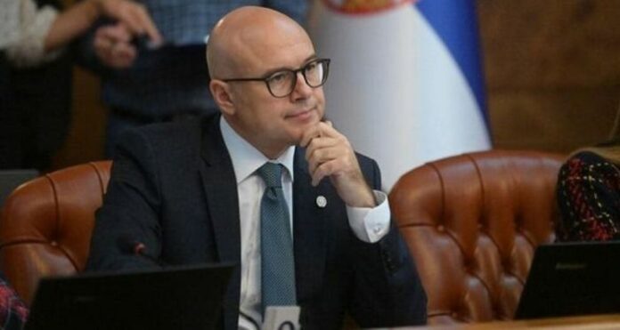 Сръбският министър на отбраната отрече Сърбия да е продала оръжие на Украйна