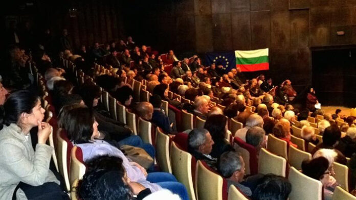 Станишев връчи партийни книжки на 25 млади социалисти в Гоце Делчев