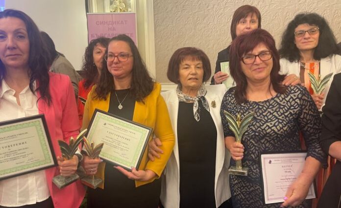 Старши учител Заприна Глушкова със специална награда в конкурса на СБУ 
