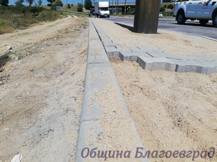 Стартира изграждането на светофара на входа на квартал „Струмско“