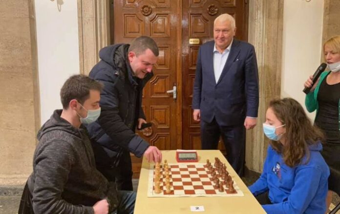 Стартира Международен турнир по ускорен шах в Перник