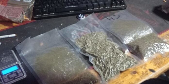 Столични полицаи задържаха петима за притежание на дрога
