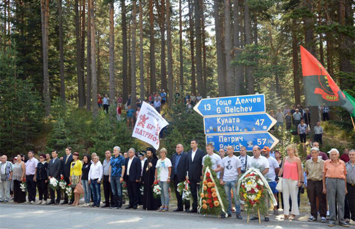 Стотици се поклониха пред паметника на Гоце Делчев на Попови ливади по случай 112 г. от Илинден