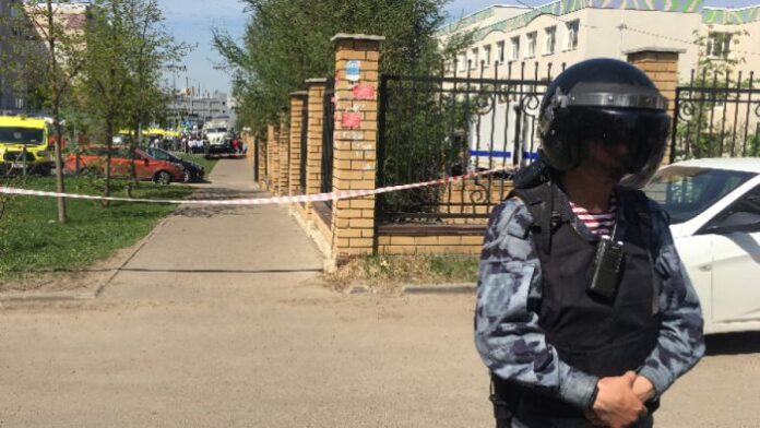 Студент уби 7 деца и двама възрастни в училище в Казан