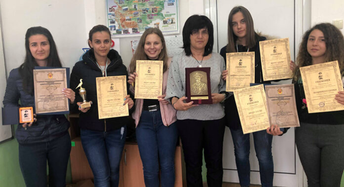 СУ „Никола Вапцаров“ обра наградите на VII Национален журналистически конкурс 