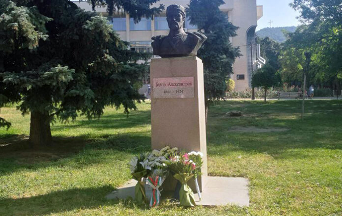Свеждаме глава пред Тодор Александров