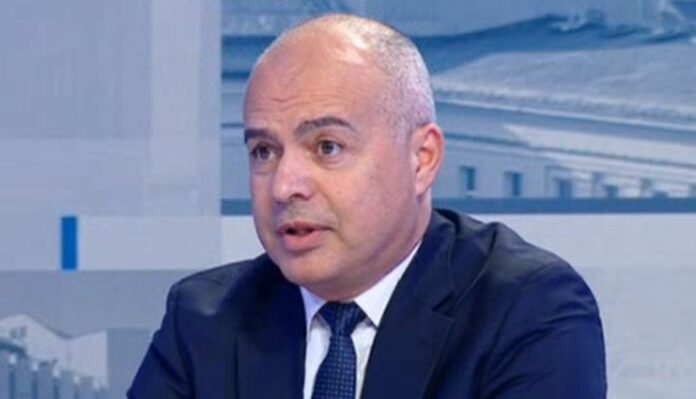 Свиленски: Предложенията на БСП за 300 лв. до 4 клас и безплатни учебници до 12 клас бяха приети