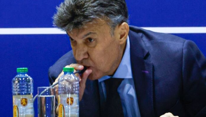 Свърши се! Боби Михайлов официално сдаде властта