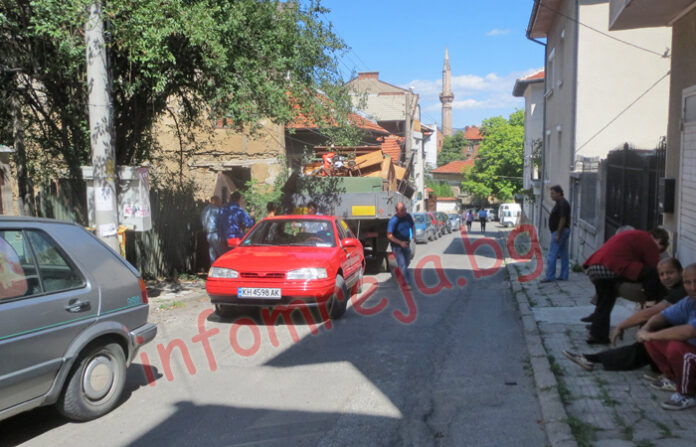 Събарят 160-годишна къща в Кюстендил