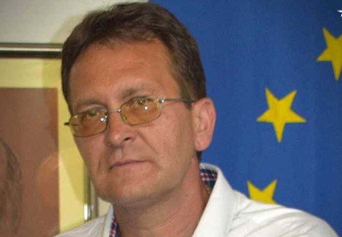 Събраха 2 323 лв. от благотворителното театрално представление в помощ на учителя Владимир Мишев