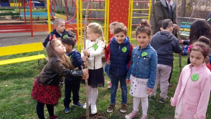 Със занимателни игри: РДГ - Кюстендил учи децата как да пазят гората от пожари