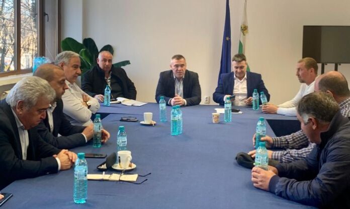 Тахов разпореди: Повторно изследват за чума овцете във Велинград