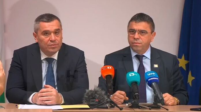 Тахов: Стадото във Велинград остава