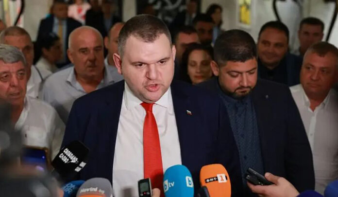 „Той е на ход“: Пеевски призова Доган за среща