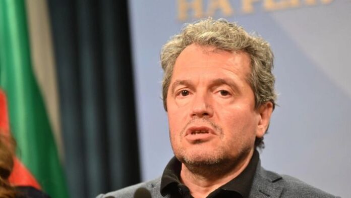 Тошко Йорданов: Има работещо правителство без Пеевски