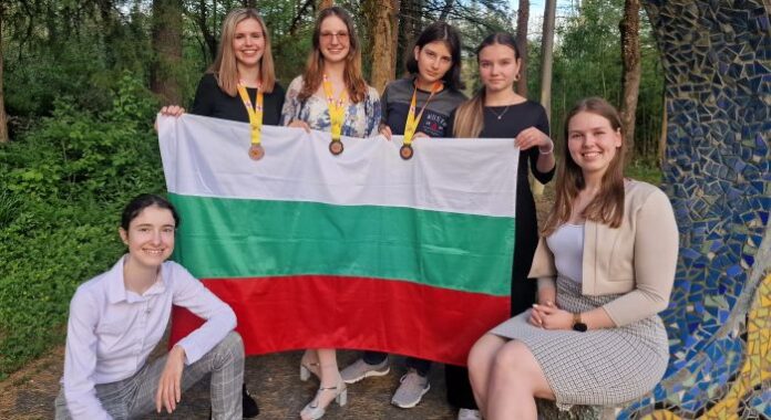 Три наши математички с медали от Европейска олимпиада