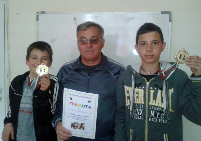 Три златни медала спечелиха ученици от Сатовча на шахматен турнир „Стилян Стругов” в Огняново