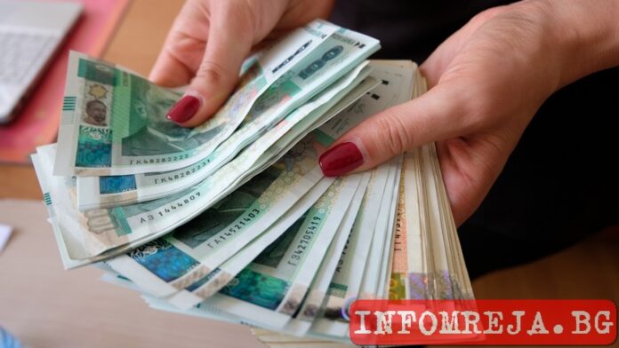Трима апаши са хванати с откраднати пари от дом в Кулата