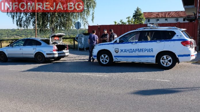 Трима мъже са задържани пияни зад волана в Банско