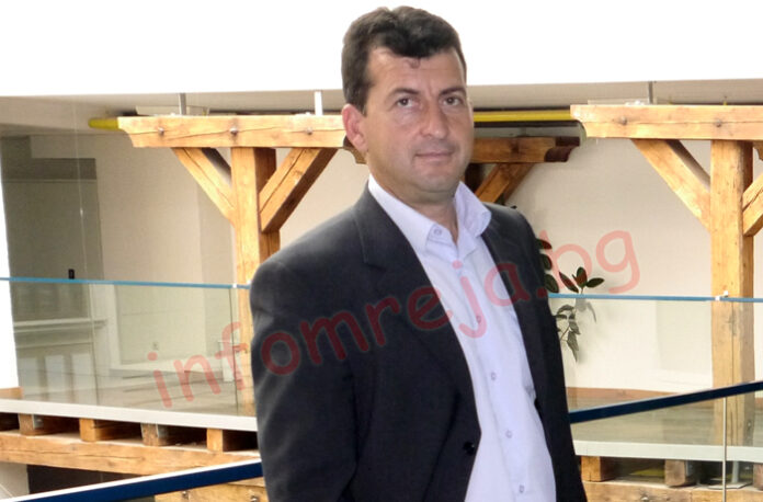 Тръгна делото за уволнение на училищния директор в Д. Дряново - Асим Адемов