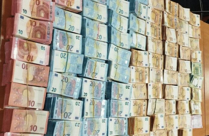 Турчин скри недекларирана валута за над 1 360 000 лв. в хладилния агрегат на камион