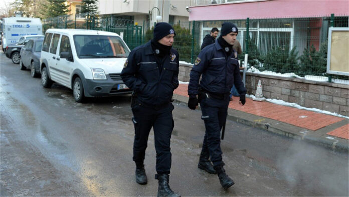 Турция арестува 500 000 души за връзки с Гюлен