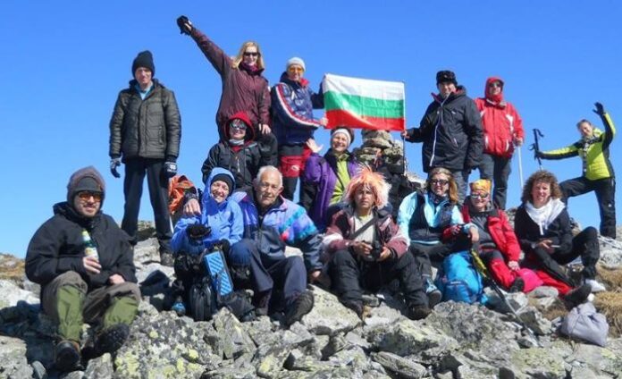 Туристи от Кюстендил и Дупница изкачиха връх Мечит в Рила