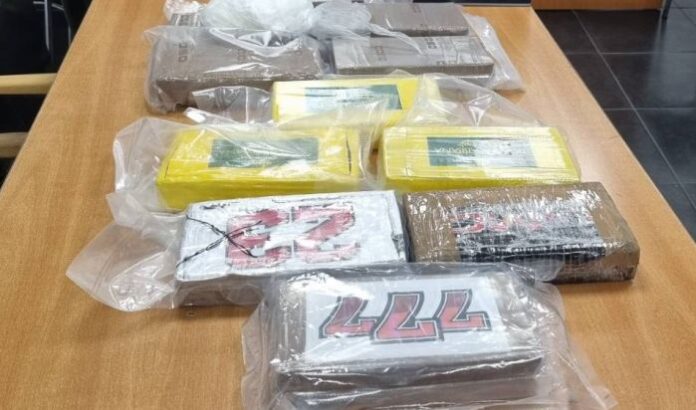 Турски тираджия уви около тялото си 13 кг кокаин на Капитана