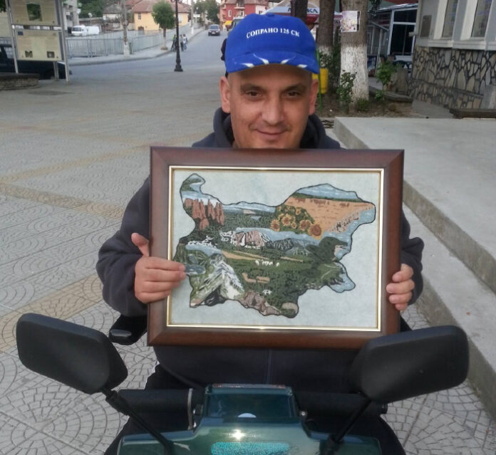 Творецът инвалид Цветан Кавраков от Сатовча осъди Агенцията за социално подпомагане за дискриминация