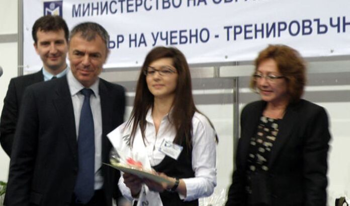 Ученичка от Гоце Делчев стана Мис ТФ ФЕСТ на панаира на учебните фирми в Пловдив