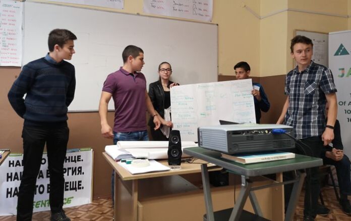 Ученици от Бобов дол и София създадоха проект за независим енергиен кооператив