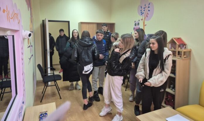 Ученици от ЕГ - Кюстендил се срещната с прокурори от Районна прокуратура