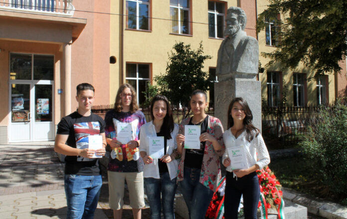 Ученици от Гимназия „Христо Ботев“ - Дупница завоюваха първите места в състезанието „Четящо кенгуру“