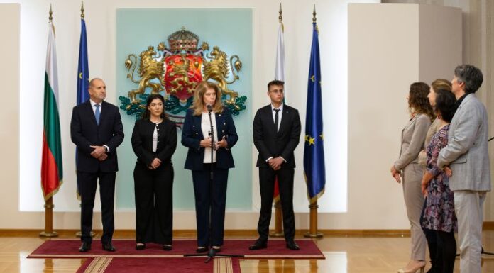 Ученици от Гоце Делчев и Русе бяха „президент“ и „вицепрезидент“ за един ден