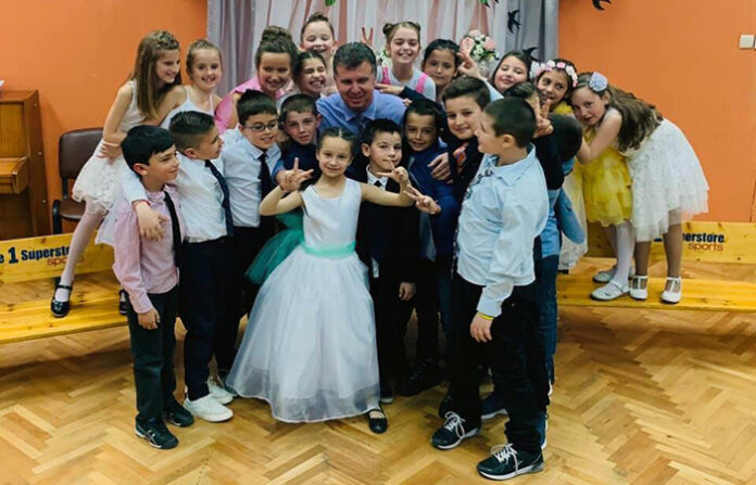 Ученици от ОУ „Никола Парапунов“ в Разлог посрещнаха пролетта с доброта