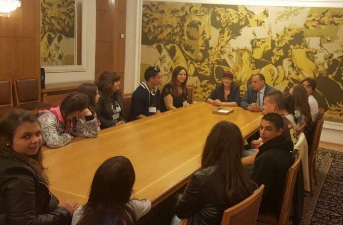 Ученици от Петрич посетиха парламента по покана на народния представител от ГЕРБ Димитър Танев