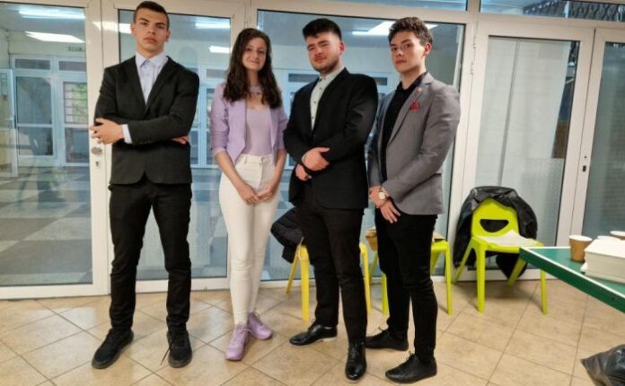 Ученици от ПМГ-Кюстендил