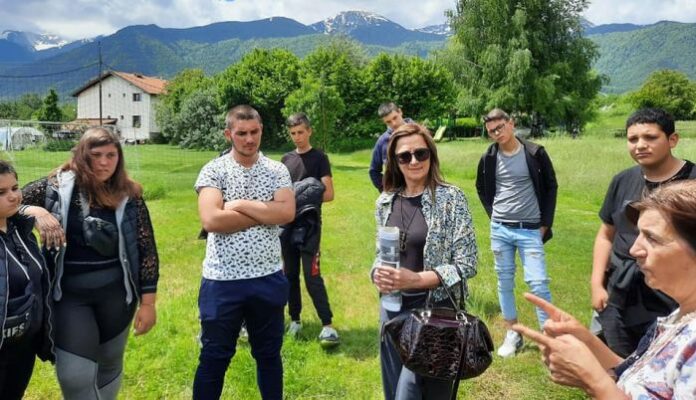 Ученици от Разлог се включиха в инициативата „Гост за един ден“