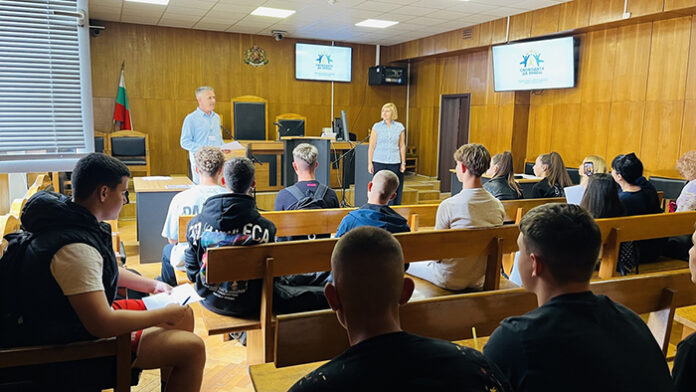 Ученици от Спортното училище се включиха в образователен проект на Окръжния съд в Кюстендил