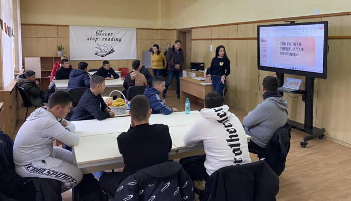 Учениците от ПЛТГ в Банско отбелязаха с урок Деня на благодарността